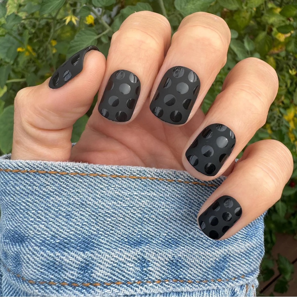 Stylish Black Polka Dot Nail Wraps